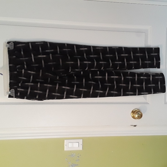 💕CUTE💕Cameo Rose leggings - Picture 4 of 5